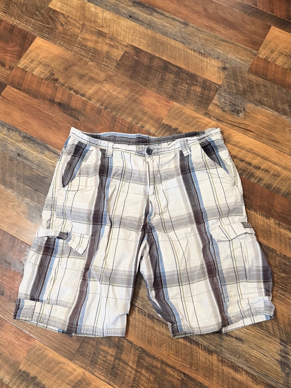 Men's Plaid Cargo Shorts in White and Brown - Casual Summer Utility